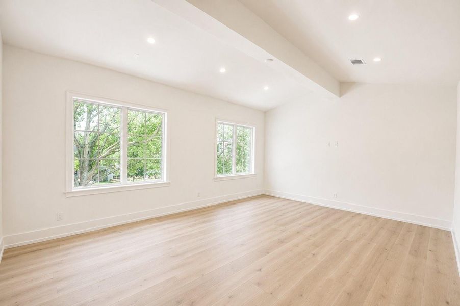 Spacious, unfurnished interior of a new home in , Houston (Image 24).