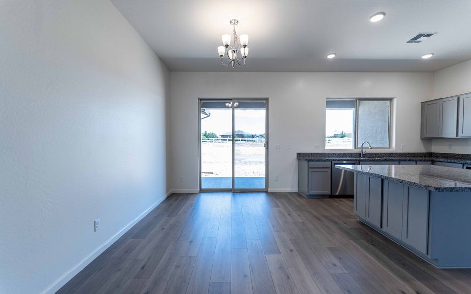 Spacious, unfurnished interior of a new home in Heritage Pointe, Chino Valley (Image 13).