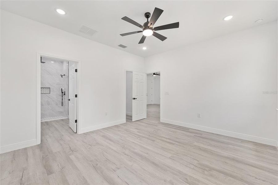 Spacious, unfurnished interior of a new home in , Summerfield (Image 16).