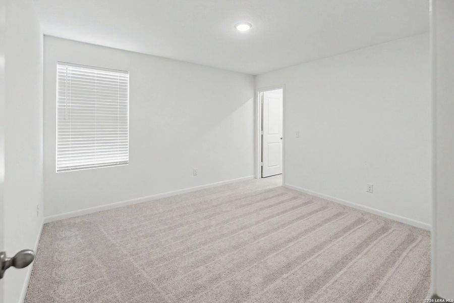 Spacious, unfurnished interior of a new home in Hennersby Hollow, San Antonio (Image 17).
