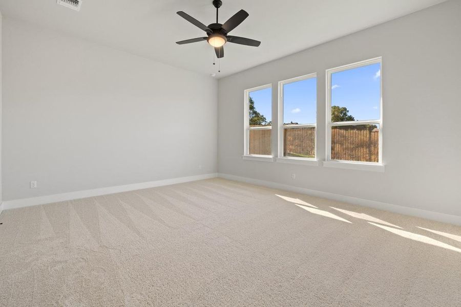 Spacious, unfurnished interior of a new home in Lariat, Liberty Hill (Image 35).