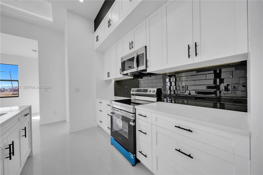 Furnished interior view inside a new home in , Cape Coral (Image 14).