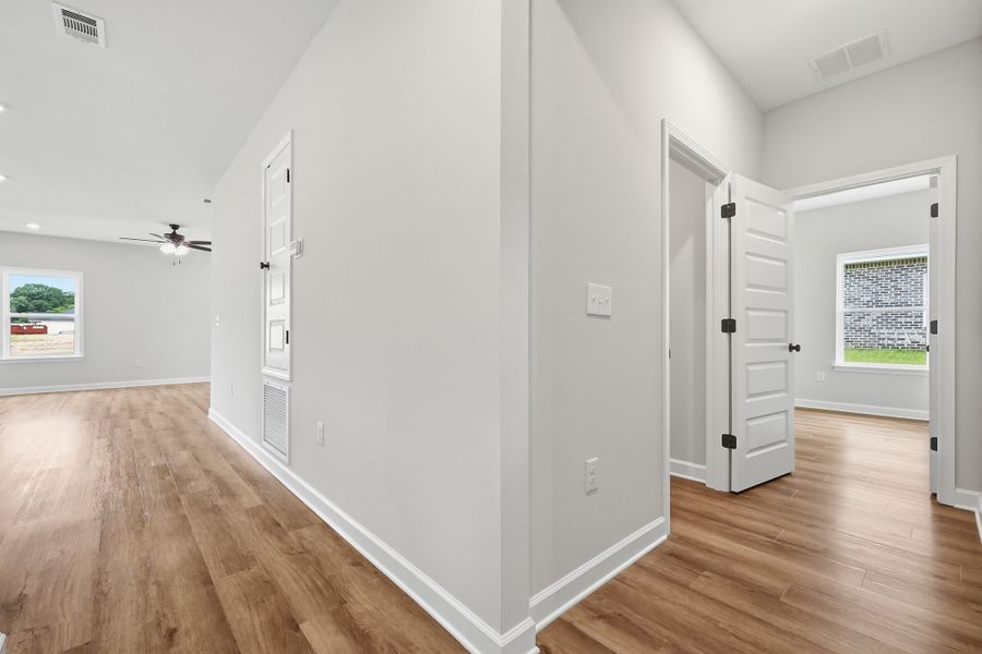 Spacious, unfurnished interior of a new home in Barton's Bend, Crestview (Image 25). Spacious, unfurnished interior of a new home in Barton's Bend, Crestview (Image 25).