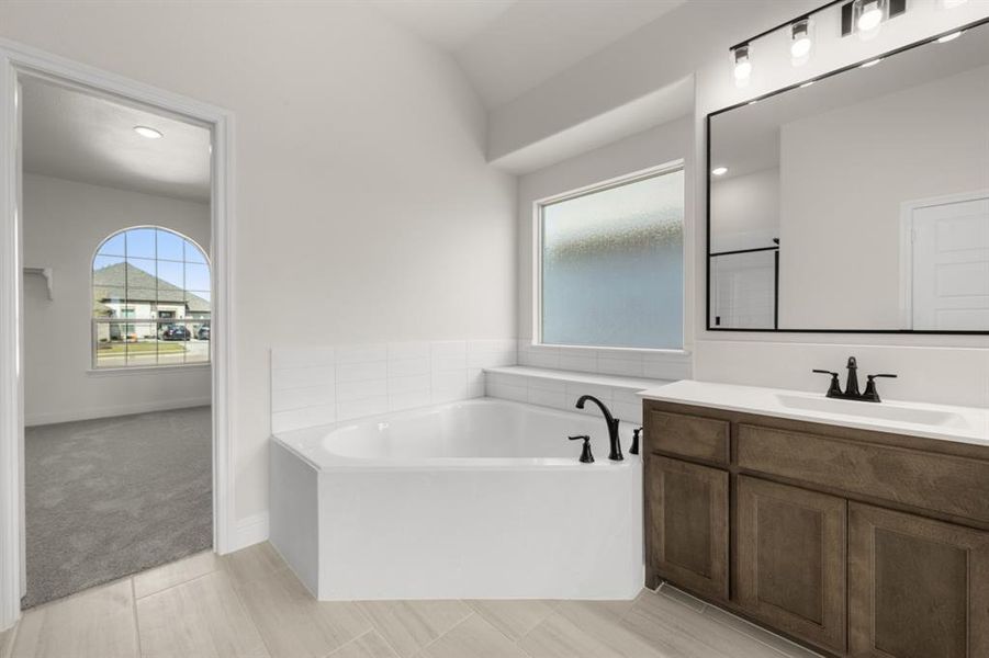 29_373 Paddle Boat- Primary Suite-7