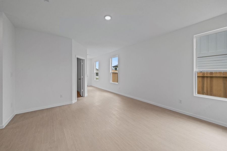 Spacious, unfurnished interior of a new home in Montgomery Bend, Montgomery (Image 21).