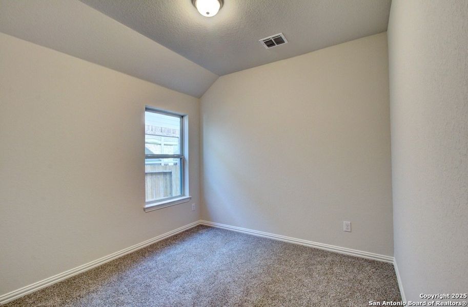 Spacious, unfurnished interior of a new home in Stream Waters, Seguin (Image 14).