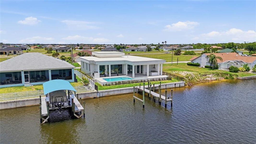 Exterior details and patio area of a home in , Cape Coral (Image 30).