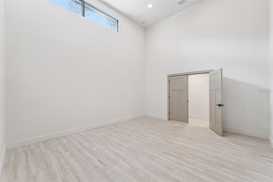 Spacious, unfurnished interior of a new home in , Winter Springs (Image 44).