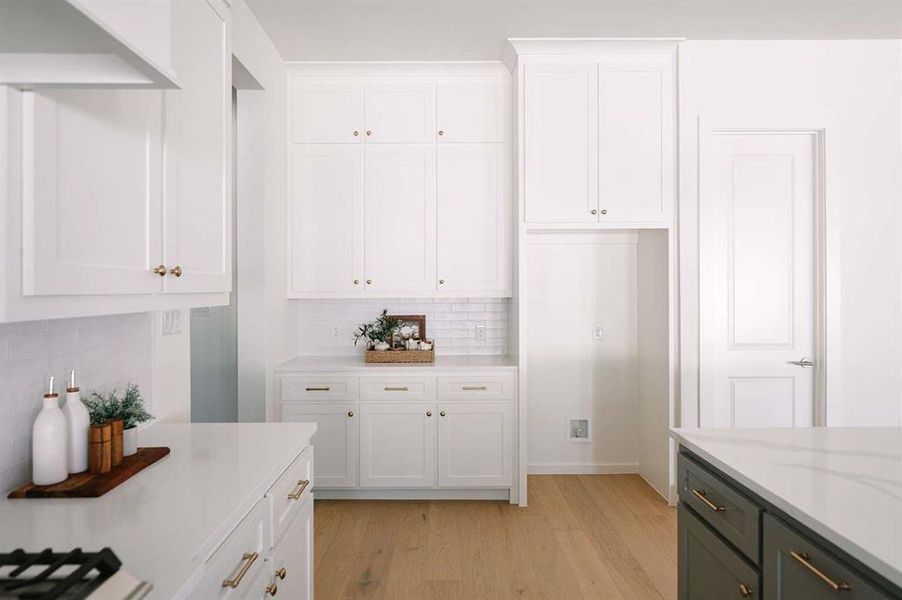 Furnished interior view inside a new home in , Weatherford (Image 10).
