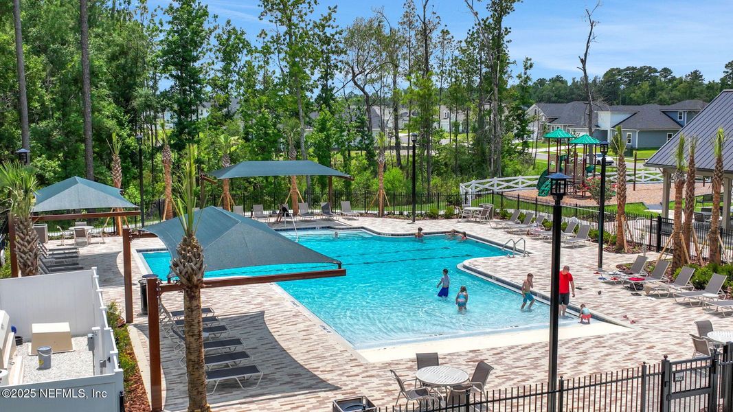 Community amenities in Jennings Farm, Middleburg (Image 5).