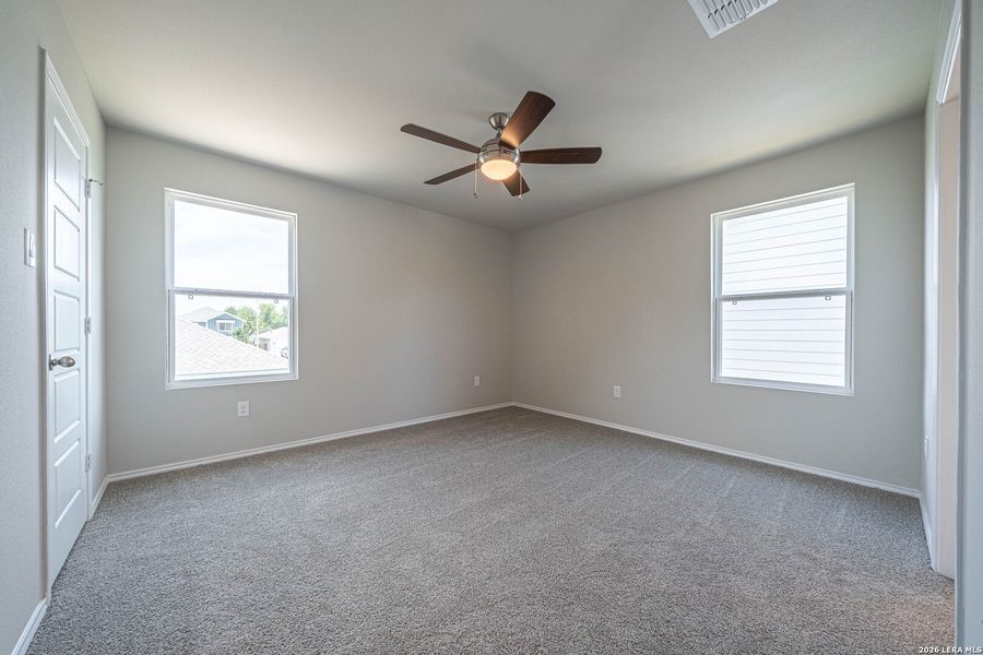 Spacious, unfurnished interior of a new home in , Seguin (Image 21).