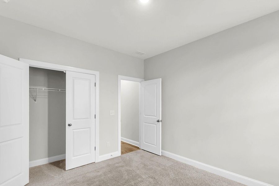 Spacious, unfurnished interior of a new home in Kings River Preserve, Hollywood (Image 33).