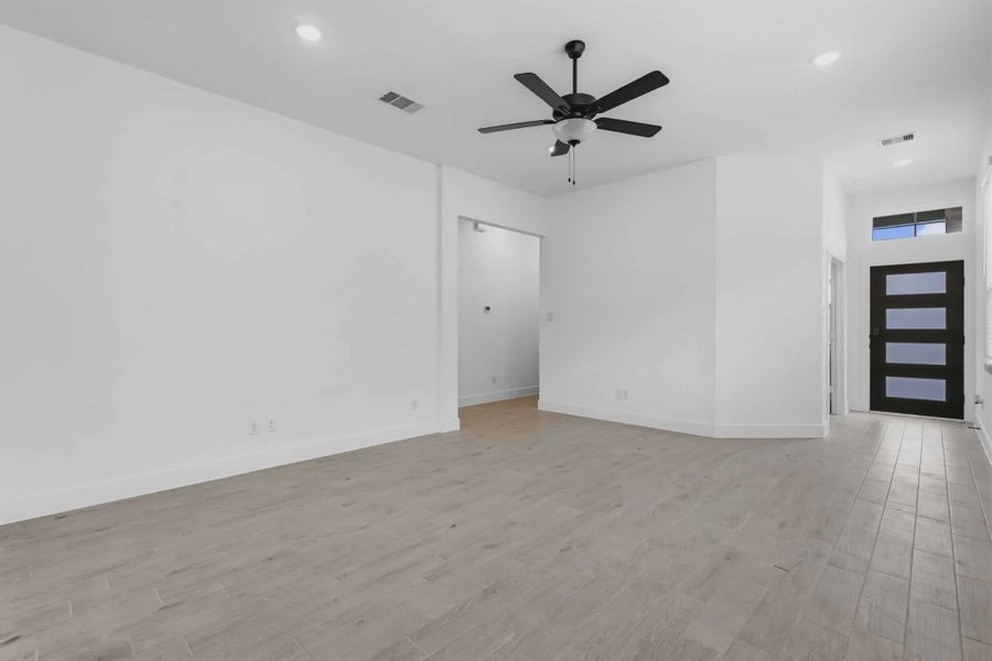 Spacious, unfurnished interior of a new home in Emory Glen, Magnolia (Image 7). Spacious, unfurnished interior of a new home in Emory Glen, Magnolia (Image 7).