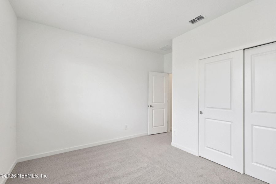 Spacious, unfurnished interior of a new home in Azalea Creek, Jacksonville (Image 25).