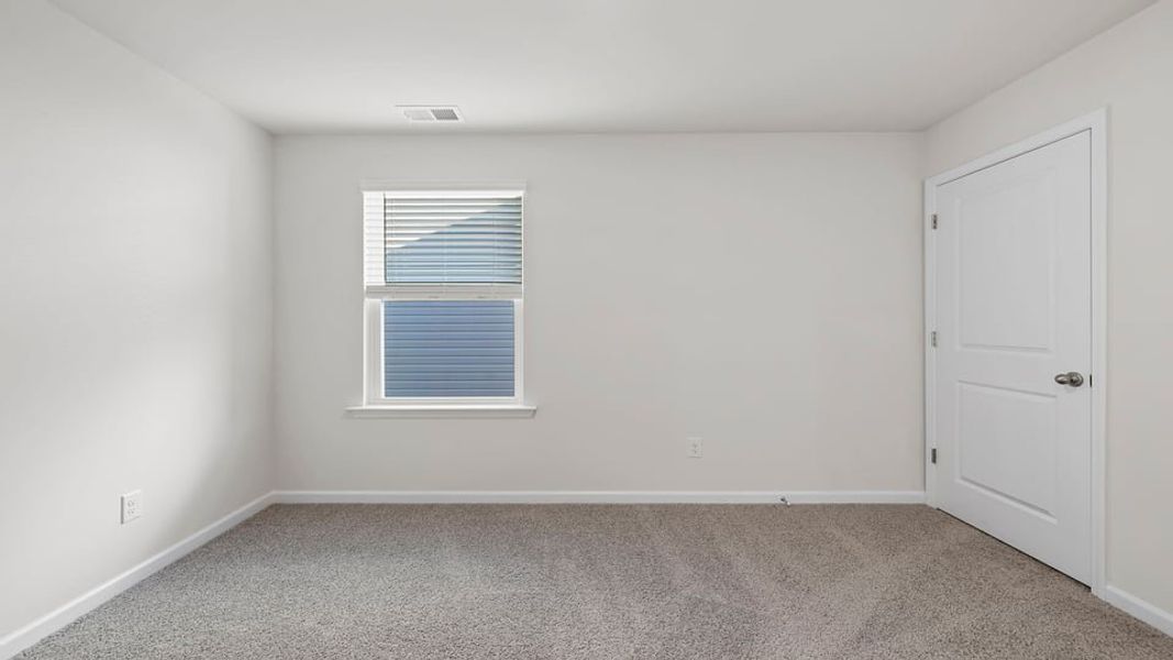 Spacious, unfurnished interior of a new home in Cedar Gap, Fountain Inn (Image 19).