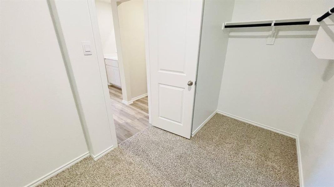 Spacious, unfurnished interior of a new home in Sunnycreek, Fort Worth (Image 13).