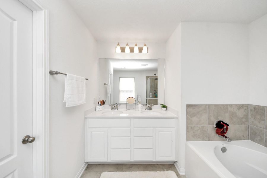 Furnished interior view inside a new home in Olympia Falls, Fresno (Image 5).