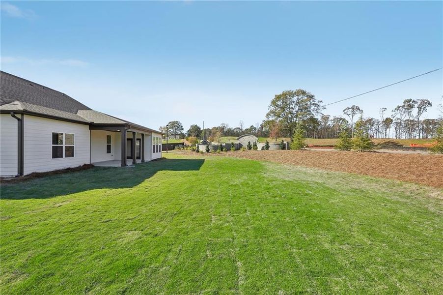 Exterior details and patio area of a home in Summerlin, Winder (Image 34).