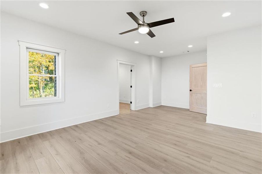 Spacious, unfurnished interior of a new home in , Jasper (Image 22).