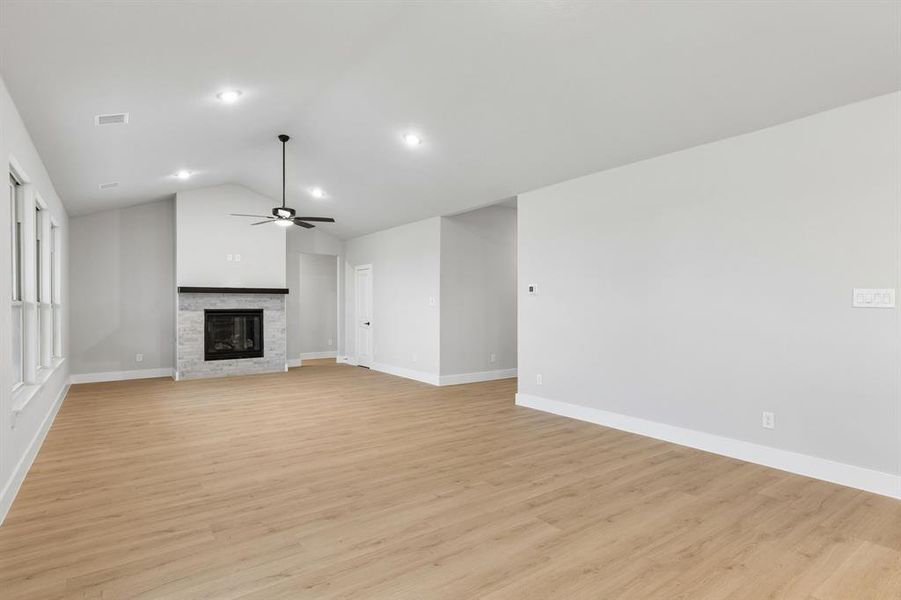 Spacious, unfurnished interior of a new home in Ellis Ranch Estates, Waxahachie (Image 15).