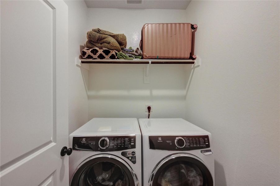 Close-up of interior finishes inside a home in Sienna 45', 50', Missouri City (Image 21).