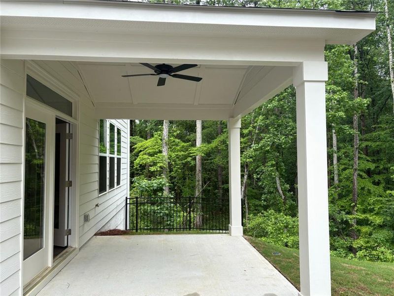 Exterior details and patio area of a home in Riverwood, Dallas (Image 20).