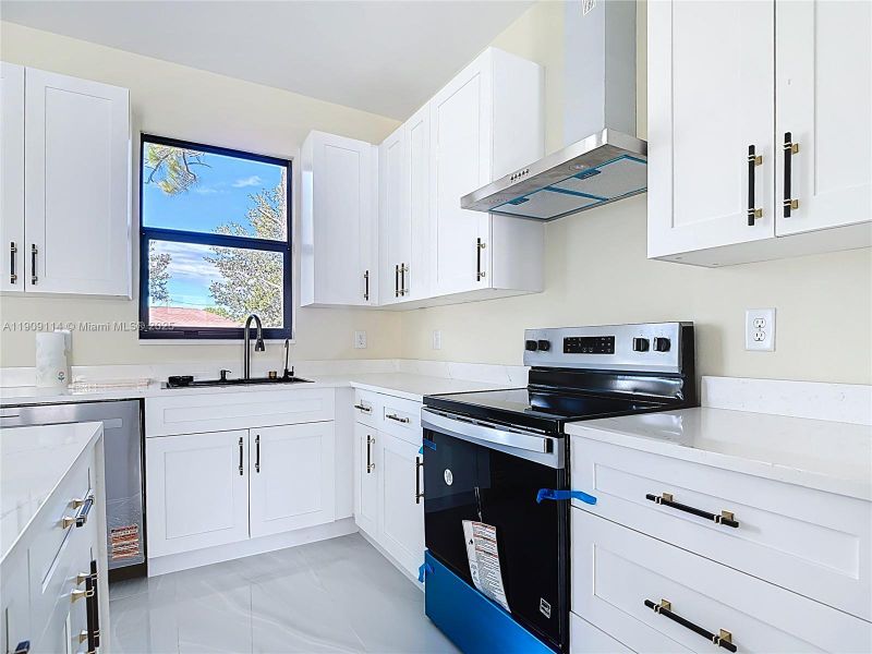 Furnished interior view inside a new home in , Lehigh Acres (Image 11).