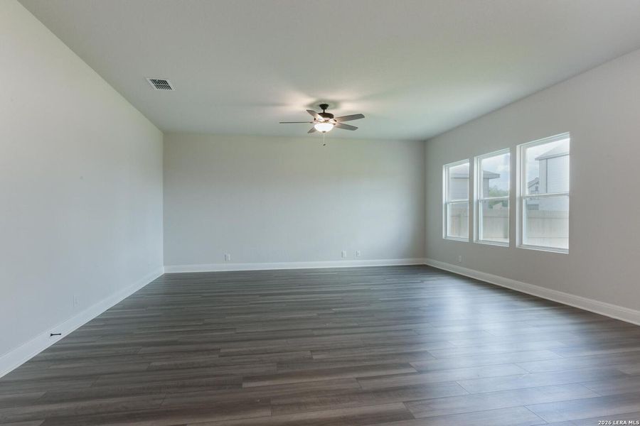 Spacious, unfurnished interior of a new home in Saddlebrook Ranch, Schertz (Image 21).