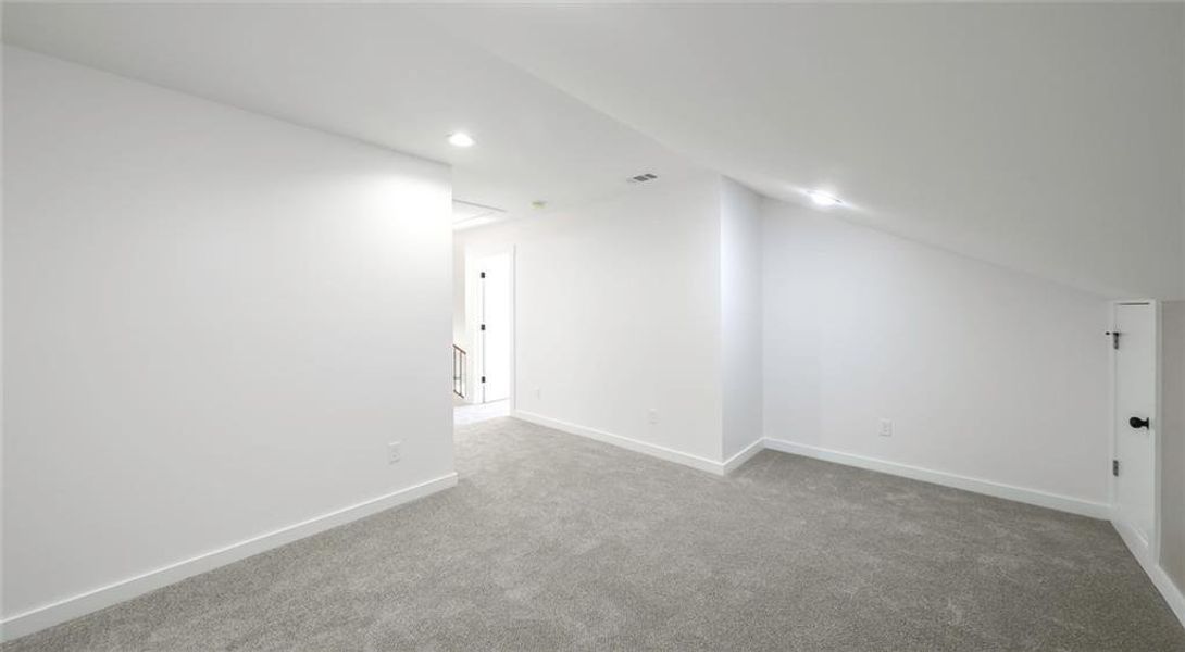 Spacious, unfurnished interior of a new home in , Bremen (Image 51). Spacious, unfurnished interior of a new home in , Bremen (Image 51).