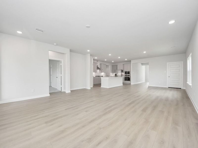 Spacious, unfurnished interior of a new home in Sunterra, Katy (Image 18).