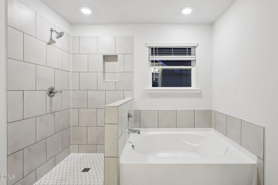 25-web-or-mls-262 Arnewood Cir-S1211-025