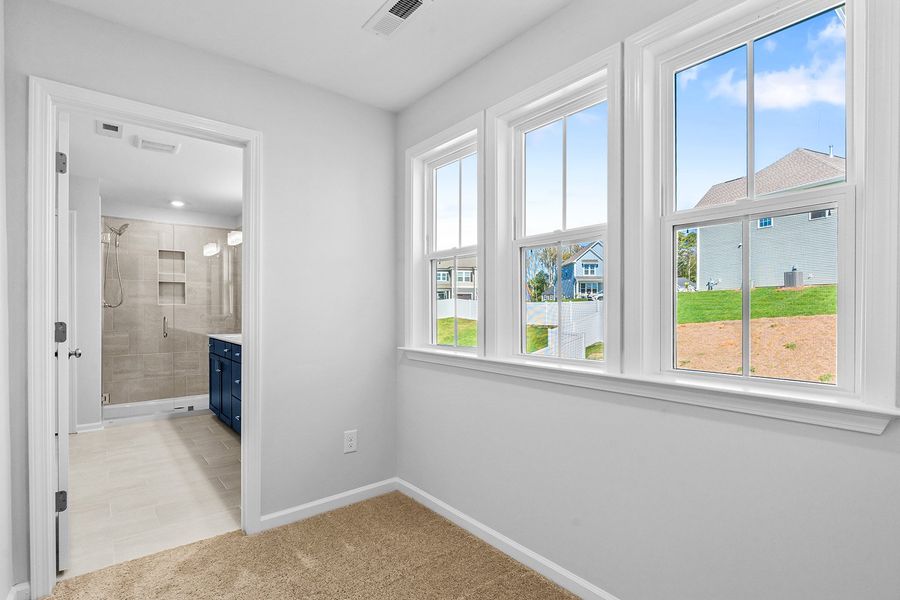 Spacious, unfurnished interior of a new home in Hanes Lake, Winston-Salem (Image 35).