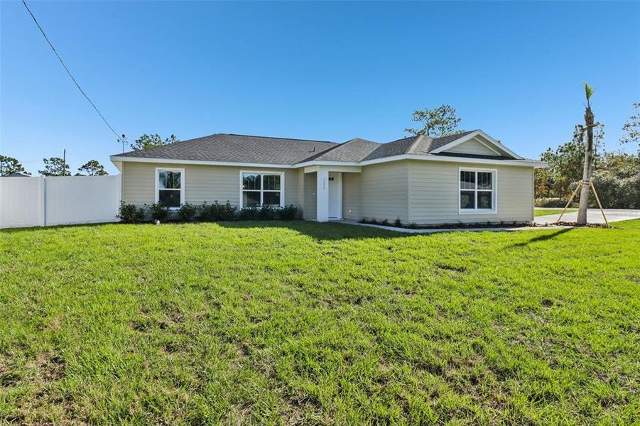 Exterior details and patio area of a home in , Ocala (Image 30).