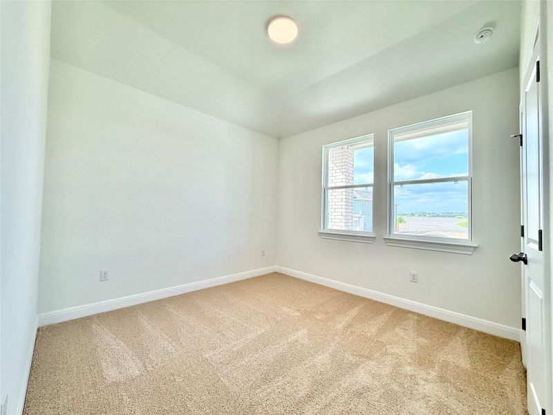 Spacious, unfurnished interior of a new home in Porter Country, Buda (Image 21).