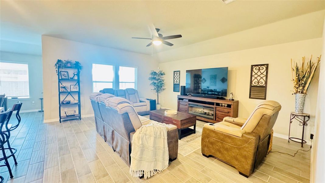 Furnished interior view inside a new home in Southwinds, Baytown (Image 28). Furnished interior view inside a new home in Southwinds, Baytown (Image 28).