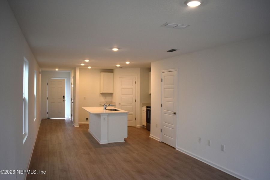 Spacious, unfurnished interior of a new home in Irongate Villas, Jacksonville (Image 30).