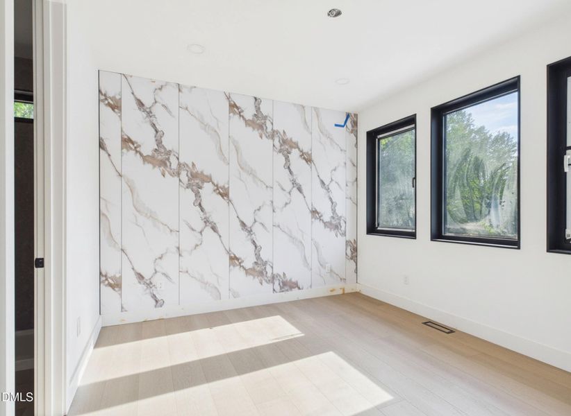 CAM06429G6-PR0015-STILL018-001