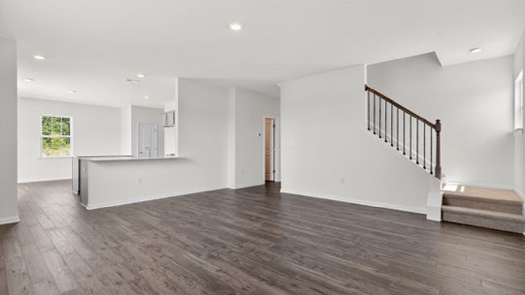 Spacious, unfurnished interior of a new home in Shahbain Reserve, Raeford (Image 12).