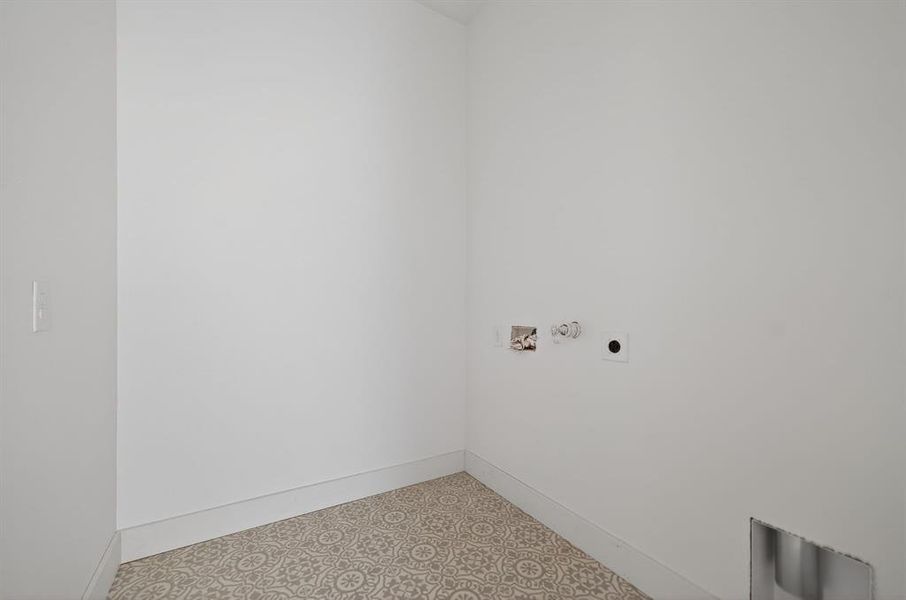Spacious, unfurnished interior of a new home in , Lone Oak (Image 21).