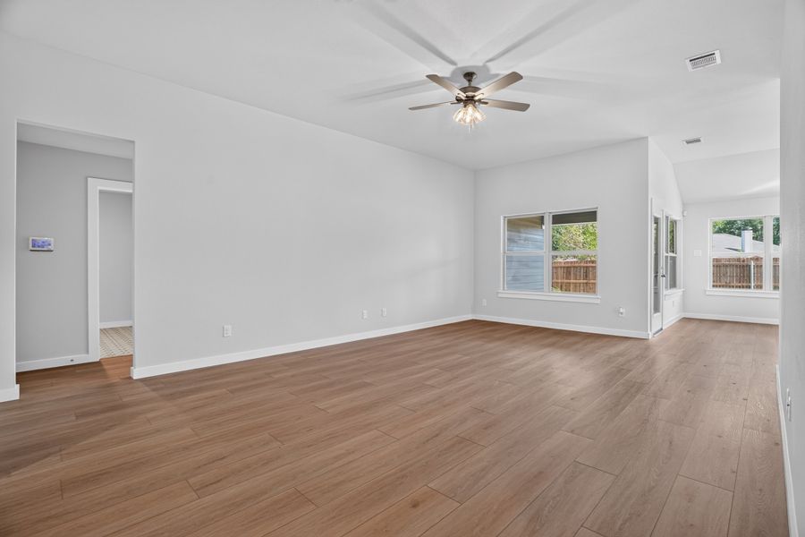 Spacious, unfurnished interior of a new home in Craftsman's Corner, Cleburne (Image 18).