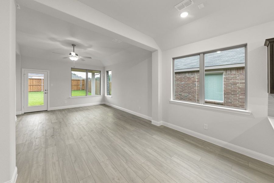 Representative unfurnished interior of a home built from the Statler by Pacesetter Homes in Keeneland, Aubrey (Image 21). Representative unfurnished interior of a home built from the Statler by Pacesetter Homes in Keeneland, Aubrey (Image 21).