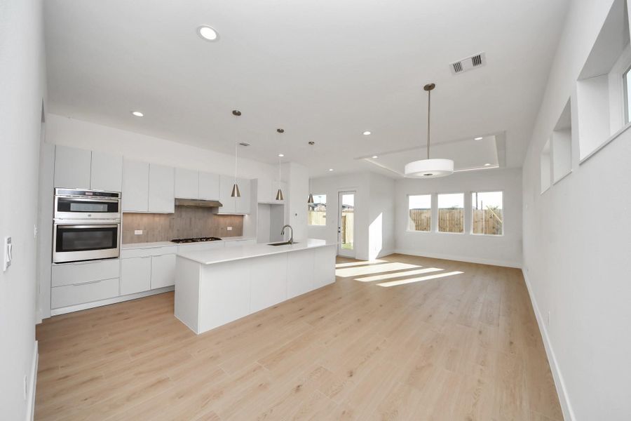 Spacious, unfurnished interior of a new home in , Houston (Image 24).