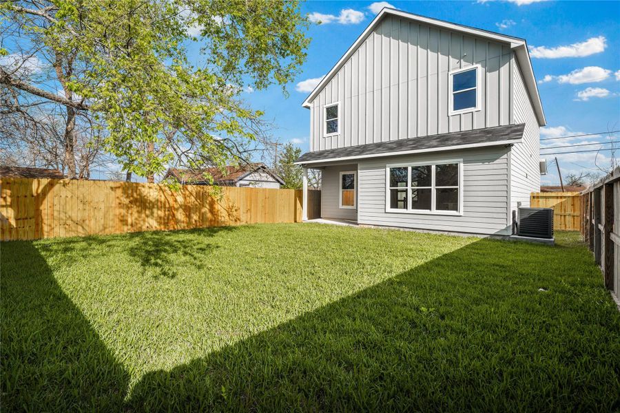 Expansive backyard with endless possibilities—great for barbecues, gardening, play space, or simply enjoying the outdoors.