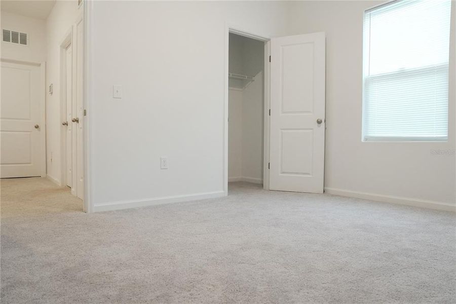 Spacious, unfurnished interior of a new home in , Lake Wales (Image 9).
