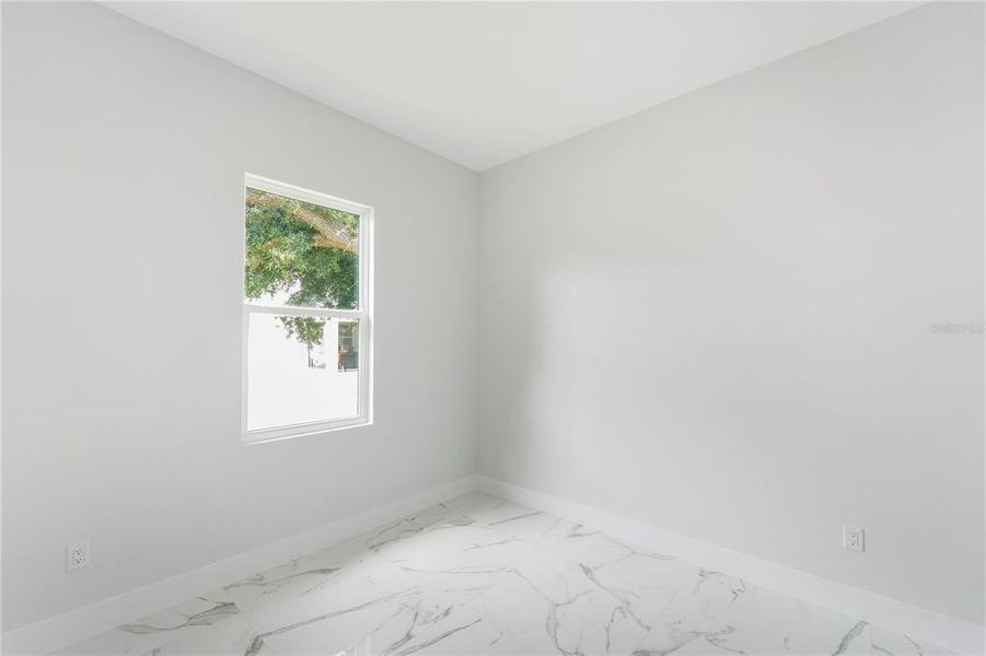 Spacious, unfurnished interior of a new home in , Tampa (Image 20).