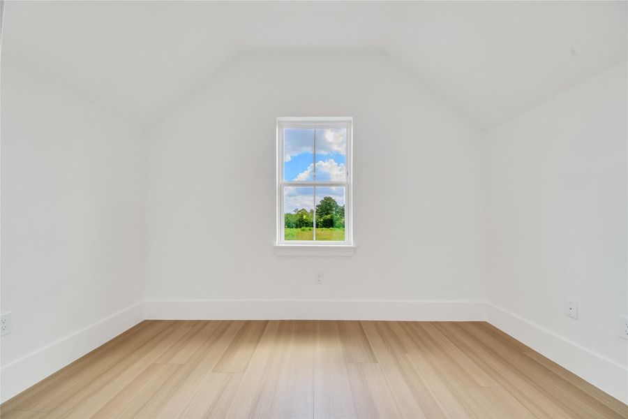 Create your ideal home office in this dedicated space, offering the privacy and quiet environment needed to stay focused and productive. Create your ideal home office in this dedicated space, offering the privacy and quiet environment needed to stay focused and productive.