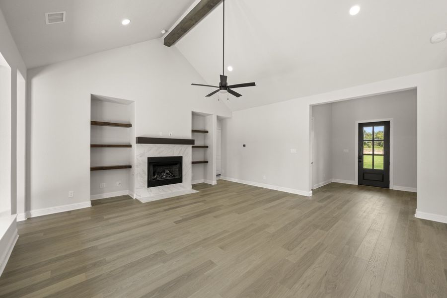Spacious, unfurnished interior of a new home in Waterfall Ranch, Waxahachie (Image 14).