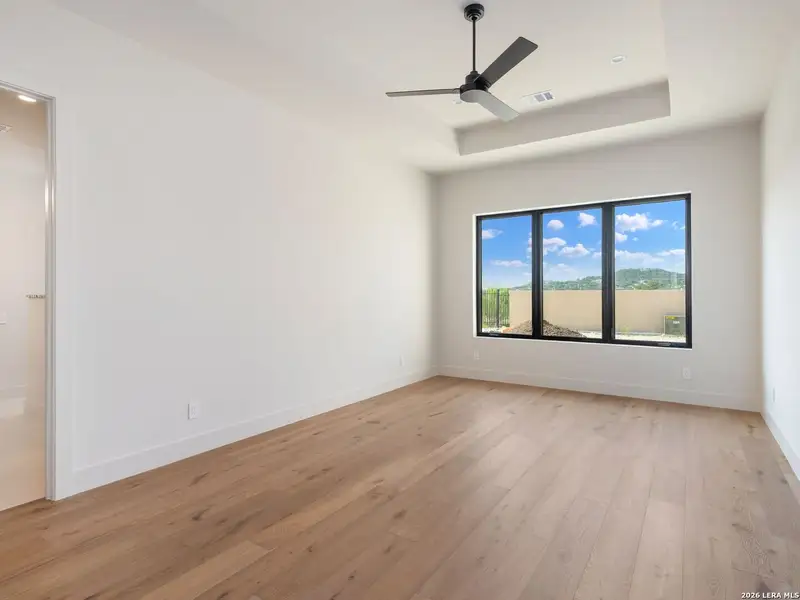 Spacious, unfurnished interior of a new home in , San Antonio (Image 36).
