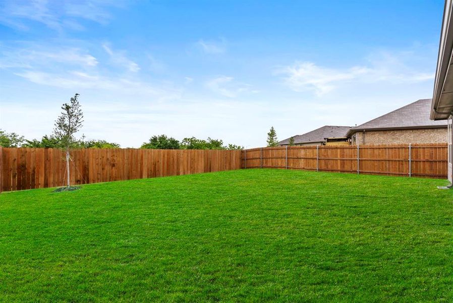 Exterior details and patio area of a home in Terra Trace, Fort Worth (Image 3).