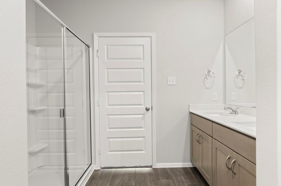 Spacious, unfurnished interior of a new home in Cloverleaf, Austin (Image 26).